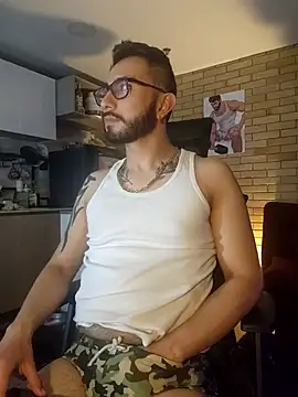 Snapshot of dave_wolf7 chatting on February 13, 2026, 12:32 am dave wolf7 online show from February 13, 2026, 12:32 am