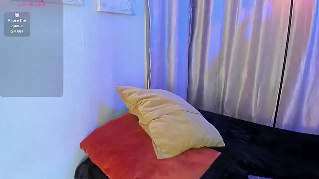 Demian Hush online show from April 10, 2026, 3:35 am