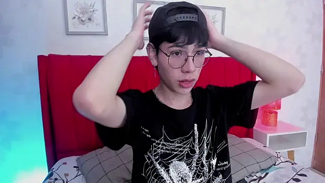 Snapshot of Demian_Hush chatting on February 17, 2026, 7:22 pm Demian Hush online show from February 17, 2026, 7:22 pm