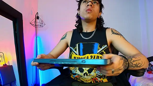 Axell Kussh online show from March 28, 2026, 3:51 am