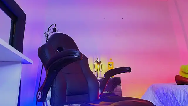 Axell Kussh online show from March 20, 2026, 3:18 am