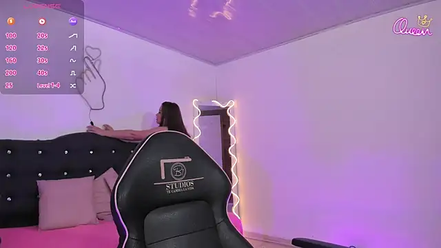 LUNAKITTY TAY online show from April 14, 2026, 11:37 am