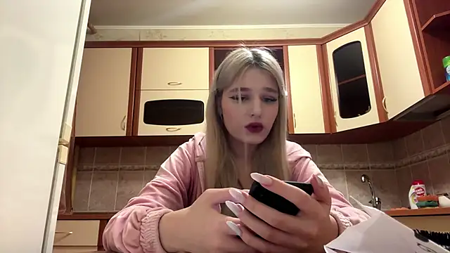 Snapshot of MiaBerlateen chatting on February 13, 2026, 3:45 pm MiaBerlateen online show from February 13, 2026, 3:45 pm