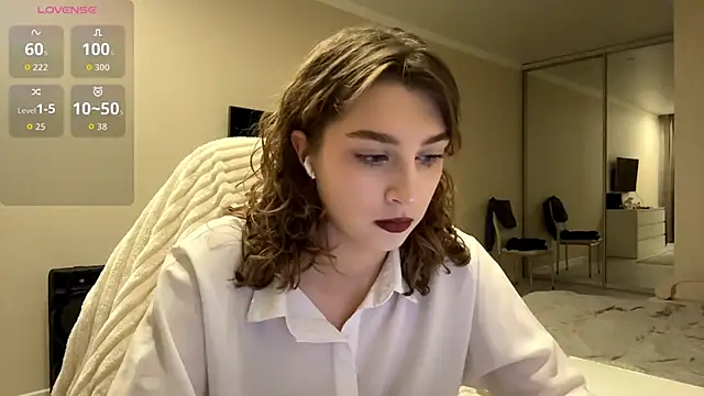 Snapshot of ElliKrovel chatting on February 23, 2026, 2:06 pm ElliKrovel online show from February 23, 2026, 2:06 pm