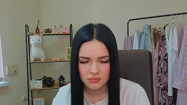 Snapshot of JenniferHowardd chatting on February 10, 2026, 11:09 am JenniferHowardd online show from February 10, 2026, 11:09 am