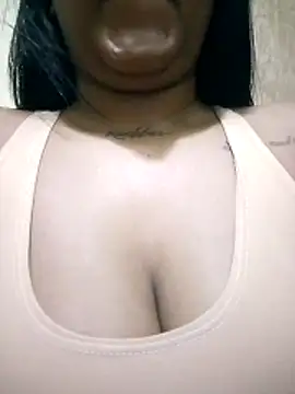 Snapshot of Zoe_Renata chatting on May 17, 2026, 8:47 am Zoe Renata online show from May 17, 2026, 8:47 am
