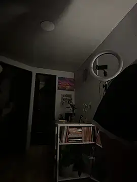 Snapshot of RachelWeisz_ chatting on February 8, 2026, 10:35 am RachelWeisz online show from February 8, 2026, 10:35 am