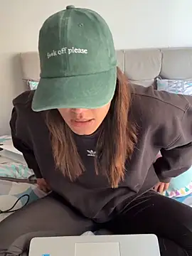 RachelWeisz  online show from April 18, 2026, 7:58 pm