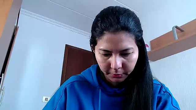 Snapshot of ZeforAitanna chatting on April 1, 2026, 9:32 am ZeforAitanna online show from April 1, 2026, 9:32 am