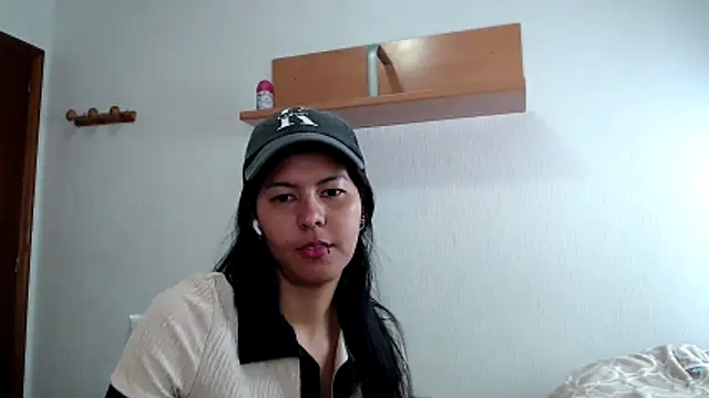 Snapshot of ZeforAitanna chatting on April 13, 2026, 11:03 am ZeforAitanna online show from April 13, 2026, 11:03 am