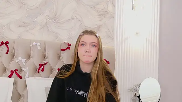 Snapshot of StacyHicks chatting on February 13, 2026, 3:12 pm StacyHicks online show from February 13, 2026, 3:12 pm