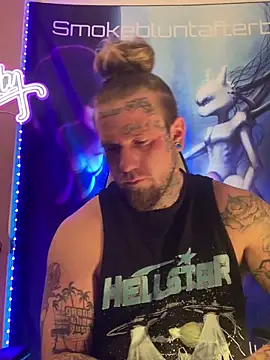 Snapshot of Smokebluntafterblunt chatting on February 20, 2026, 12:18 pm Smokebluntafterblunt online show from February 20, 2026, 12:18 pm