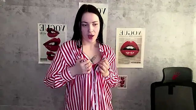 Snapshot of Mona_Fox chatting on February 27, 2026, 6:13 am Mona Fox online show from February 27, 2026, 6:13 am