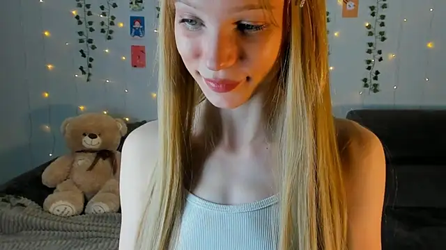 Kiracute18 online show from February 10, 2026, 1:54 pm