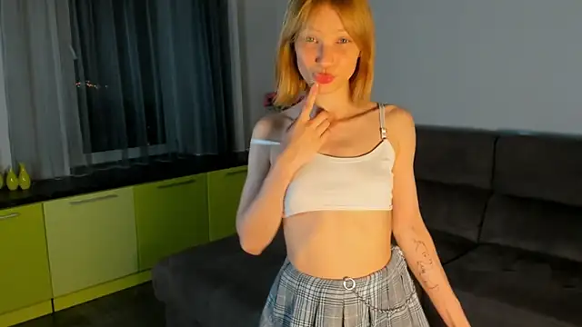 Snapshot of Kiracute18 chatting on May 27, 2026, 6:59 pm Kiracute18 online show from May 27, 2026, 6:59 pm