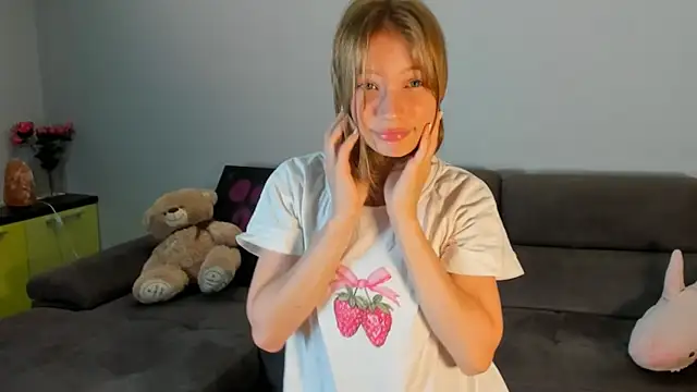 Snapshot of Kiracute18 chatting on June 22, 2026, 4:37 pm Kiracute18 online show from June 22, 2026, 4:37 pm
