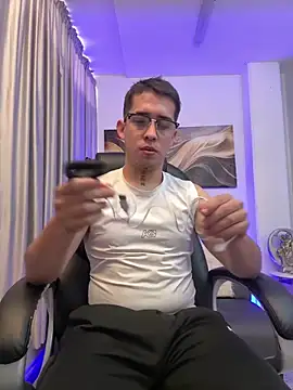Snapshot of Tommas_Jhonson chatting on May 10, 2026, 12:20 pm Tommas Jhonson online show from May 10, 2026, 12:20 pm