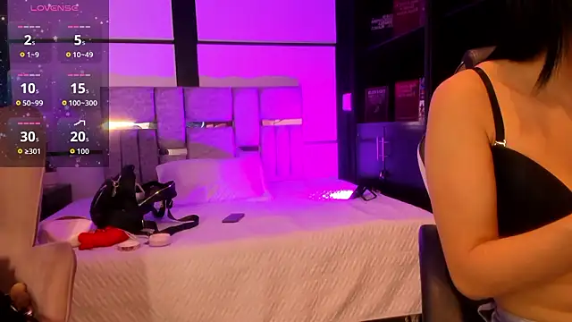 Snapshot of lorraineHunter chatting on February 11, 2026, 1:44 pm lorraineHunter online show from February 11, 2026, 1:44 pm