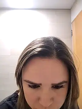 julianag09 online show from April 20, 2026, 2:51 pm