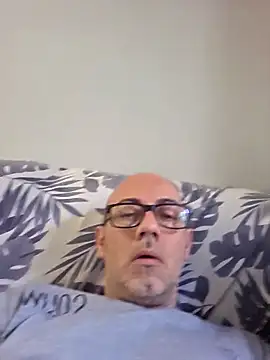 pareja47 online show from February 10, 2026, 2:38 pm