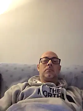 pareja47 online show from February 23, 2026, 8:48 am