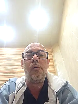 pareja47 online show from April 26, 2026, 2:58 pm