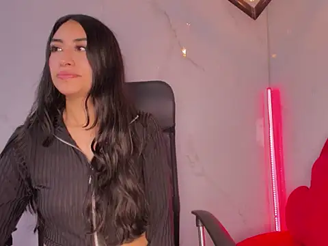 TiffanyDream8 online show from February 20, 2026, 9:50 pm