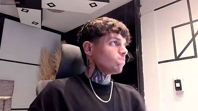 Declan-Foxx online show from April 7, 2026, 8:43 pm