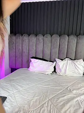 Nanda vixen  online show from March 24, 2026, 12:21 am