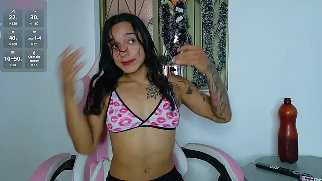 Snapshot of Fit_valkiria chatting on June 3, 2026, 8:46 pm Fit valkiria online show from June 3, 2026, 8:46 pm