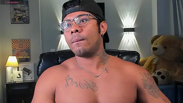 Snapshot of LEOHRDZ chatting on February 25, 2026, 4:56 am LEOHRDZ online show from February 25, 2026, 4:56 am