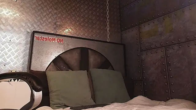 Snapshot of ItsZairen chatting on February 12, 2026, 3:50 am ItsZairen online show from February 12, 2026, 3:50 am