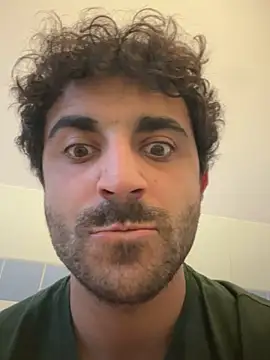 elia2711 online show from February 17, 2026, 4:48 pm