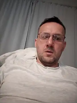 defaktor online show from April 4, 2026, 7:20 pm