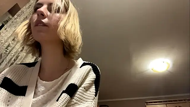 Snapshot of CharmingBlonde chatting on February 22, 2026, 5:03 pm CharmingBlonde online show from February 22, 2026, 5:03 pm