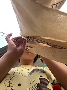 cuty lusy online show from April 15, 2026, 1:22 am