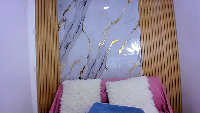 evelin 24  online show from February 21, 2026, 3:58 pm