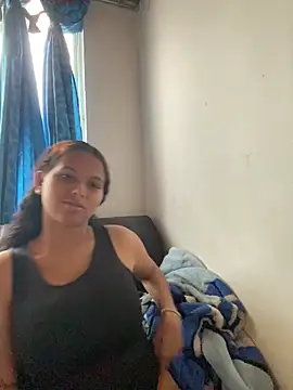 Luna white1 online show from March 9, 2026, 7:50 pm