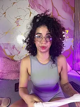 Woo isDaphne online show from April 13, 2026, 10:58 pm