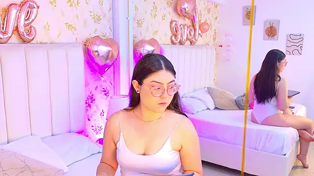 Snapshot of Mia_Reize chatting on February 11, 2026, 11:54 am Mia Reize online show from February 11, 2026, 11:54 am