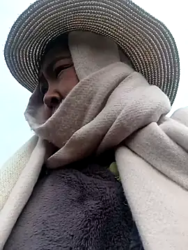 Yiyoongg online show from March 21, 2026, 2:24 am