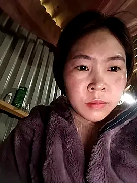 Yiyoongg online show from February 14, 2026, 1:17 am