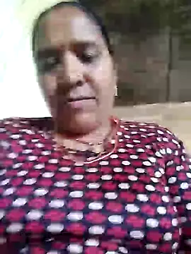 Snapshot of Loomaraj chatting on June 15, 2026, 4:50 pm Loomaraj online show from June 15, 2026, 4:50 pm