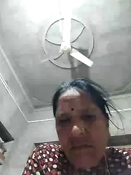 Snapshot of Loomaraj chatting on June 20, 2026, 8:47 pm Loomaraj online show from June 20, 2026, 8:47 pm