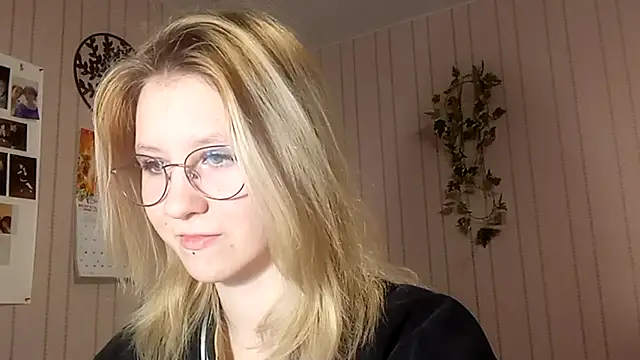 Snapshot of RunawayBr1de chatting on February 24, 2026, 3:13 pm RunawayBr1de online show from February 24, 2026, 3:13 pm