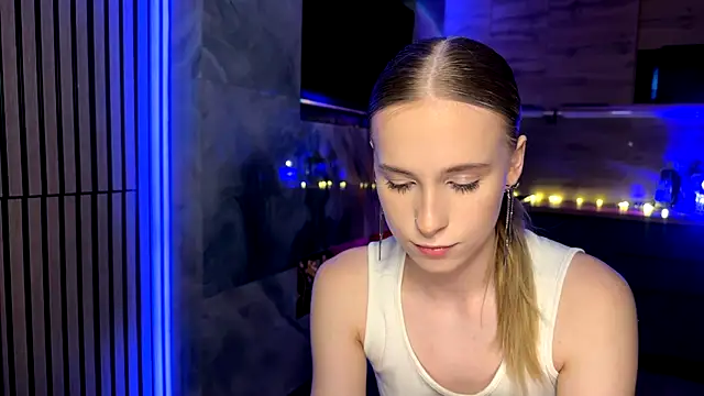 Snapshot of amily_sunray chatting on May 12, 2026, 4:24 pm amily sunray online show from May 12, 2026, 4:24 pm