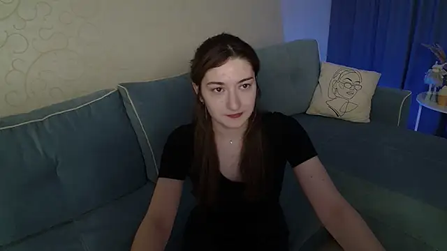 RosieGloom online show from March 3, 2026, 11:39 am