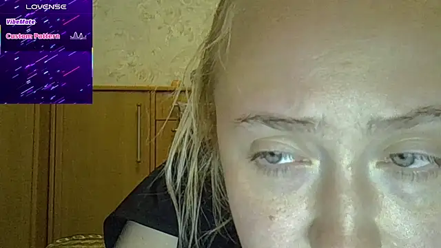 CurvyWild Lady30 online show from April 18, 2026, 6:32 pm