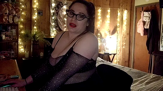 Snapshot of VelvetBrunetteXo chatting on February 24, 2026, 10:16 am VelvetBrunetteXo online show from February 24, 2026, 10:16 am