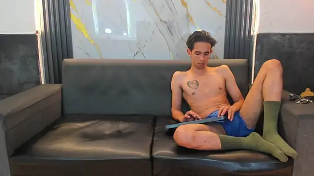 Isaak 26 online show from March 8, 2026, 10:24 pm